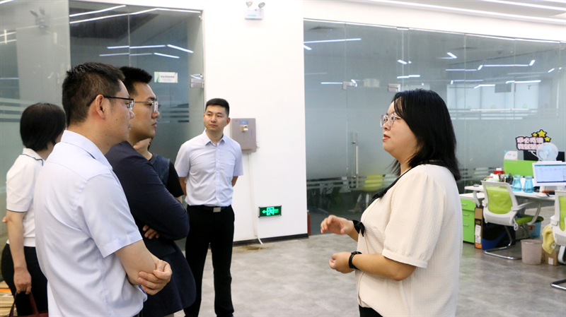 领导调研 | 宜昌市伍家岗区领导一行莅临纳新科技开展调研工作3